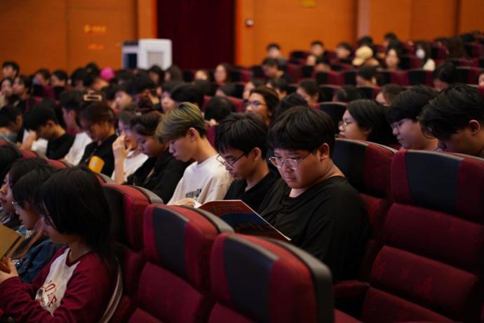 广西艺术学校举办2023年高考报名培训暨