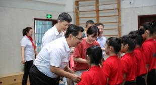 广西艺术学校举行“大手牵小手，共进跟党走”2024年少先队入队仪式暨