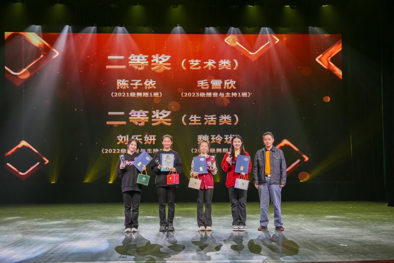 2024-12-27  “艺起拍拍看”广西艺术学校短视频大赛颁奖活动 （杨忠钰 摄）-12