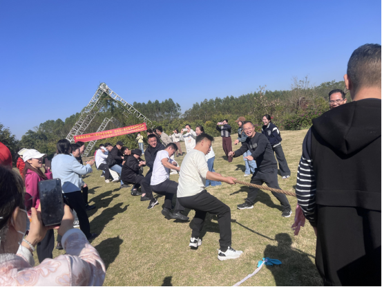 广西艺术学校开展教职工团建拓展活动