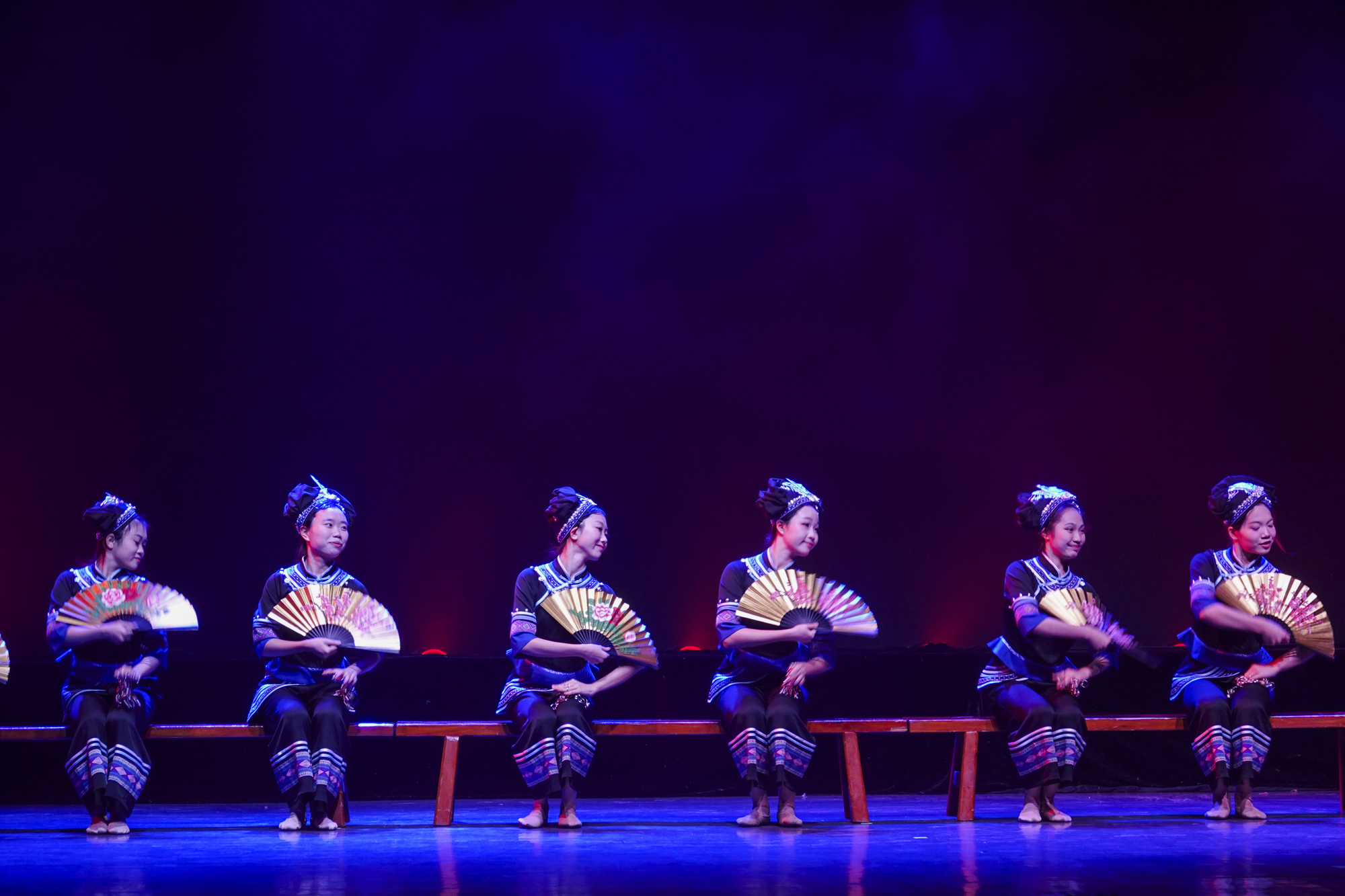 舞蹈《广西地方非遗民间舞蹈组合展示》