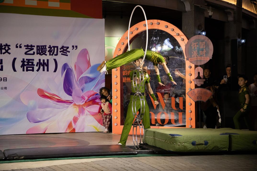 2b33204385da405d4b25bf0eb99fdaa2