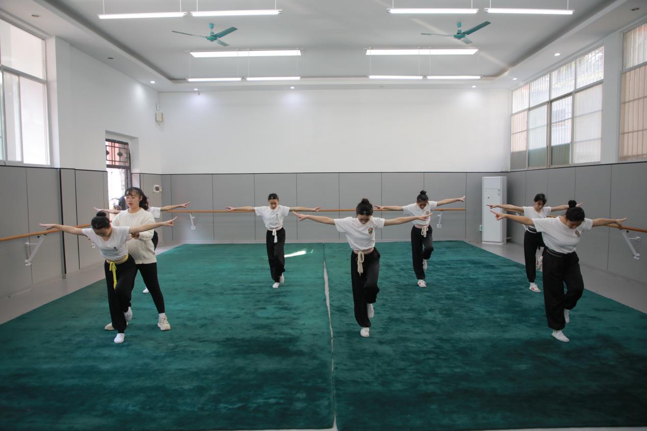 7b75deeb414f9d1f03b8f35f19cabbdb