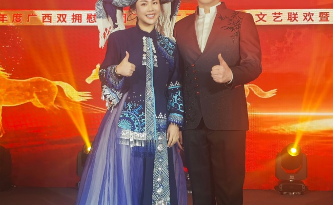 我校声乐教师韦晴晴随广西慰问团节前 到海军广西舰开展新春慰问演出活动