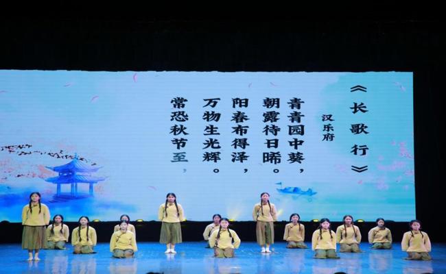 我校学子用多元艺术演绎诵读中华经典